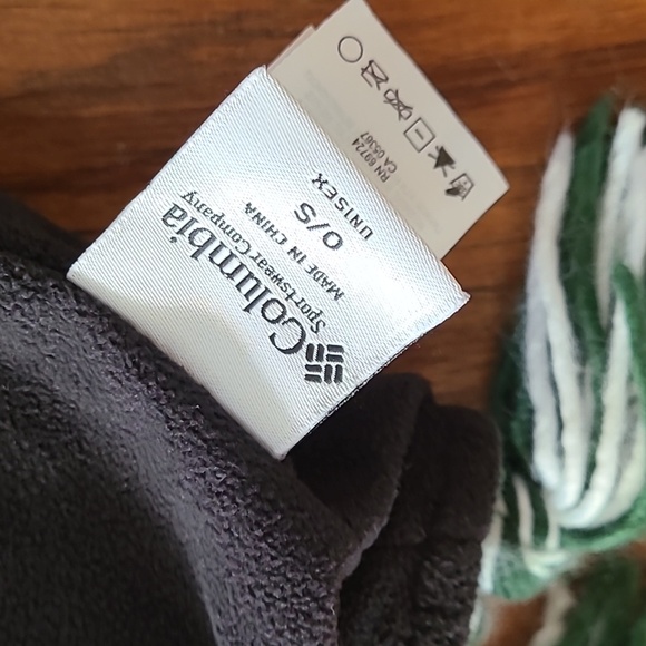 Columbia MSU‎ winter green white yarn Tassel Pom Beanie Hat women's OS - Picture 6 of 11